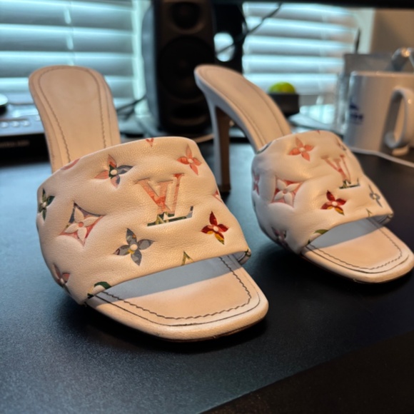 LOUIS VUITTON Revival Mule Blanc - Picture 1 of 10